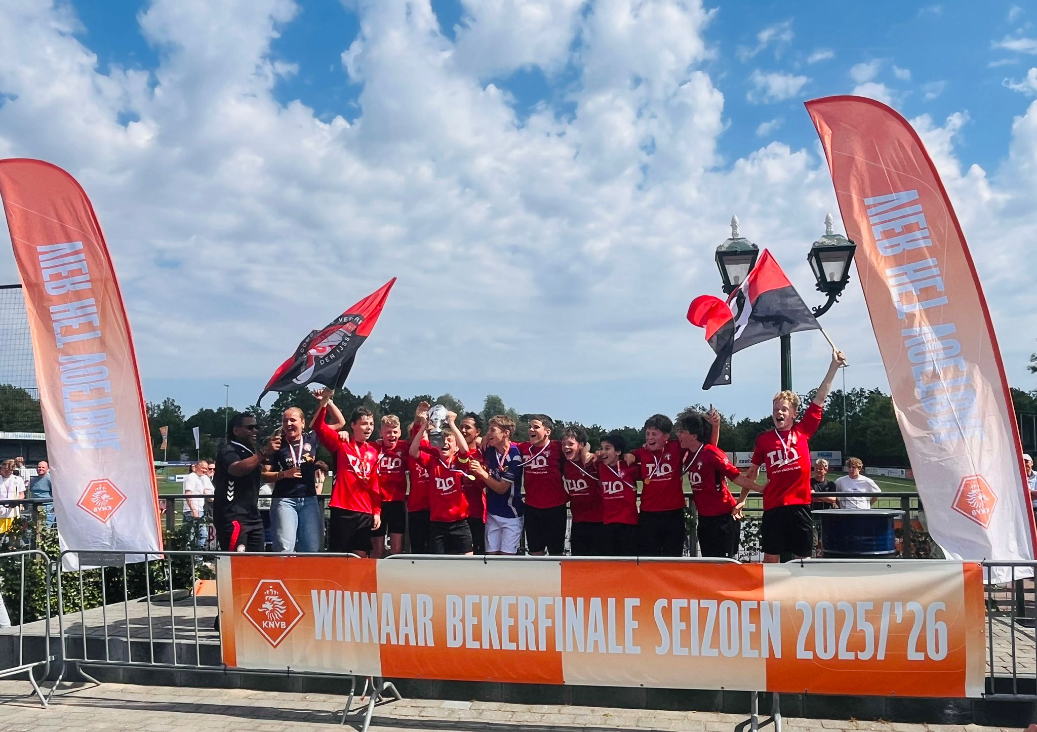 JO13-1 Bekroont prachtig seizoen met overtuigende bekerwinst.