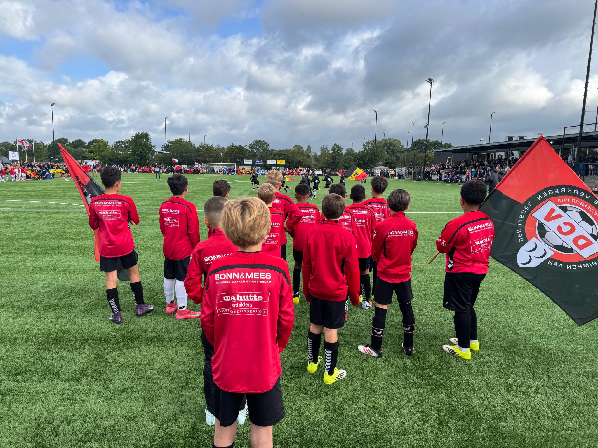 ⚽🌍 DCV JO10 op internationaal avontuur! 🌍⚽